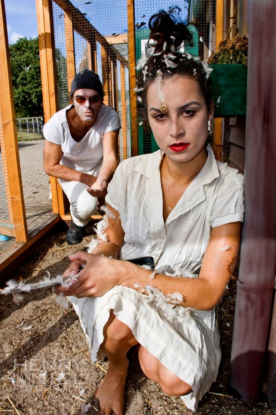 Messen in hennen, Toneelgroep de Appel